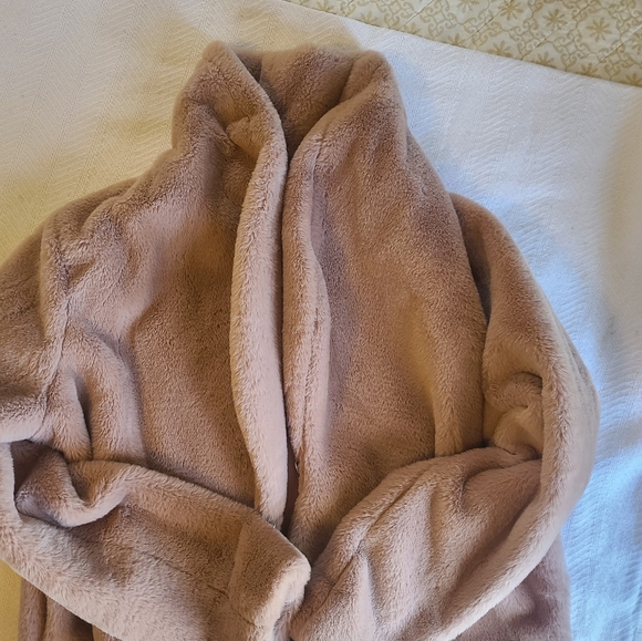 Faux fur jacket - Picture 4 of 9